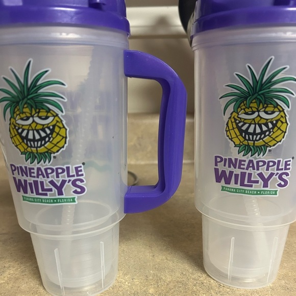 2 Pineapple Willy's I love this beach daiquiri travel cups with reusable straws - Picture 3 of 5
